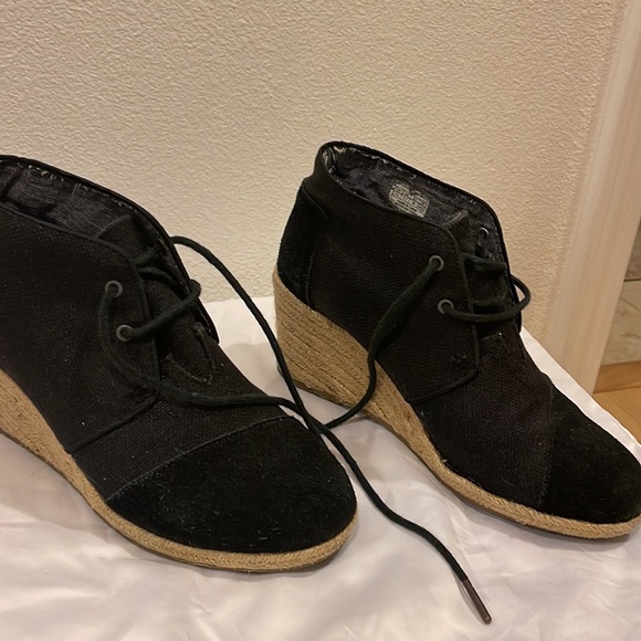 TOMS Black Suede Open Toe Bootie Women’s Size 7 - Picture 2 of 4